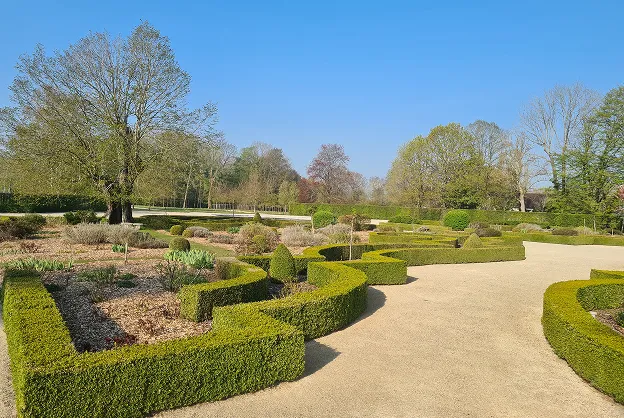 entretien espaces verts parcs à Brueil‑en‑Vexin près de Mantes-la-Jolie dans les Yvelines 78